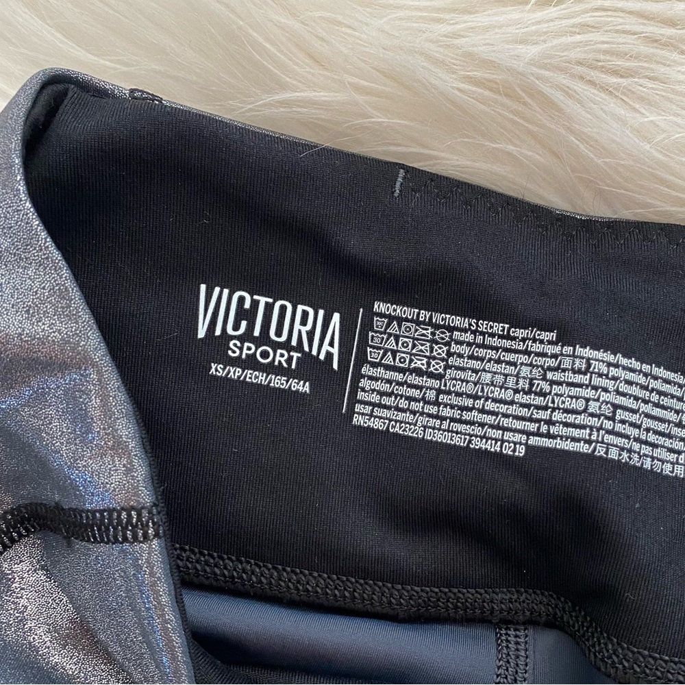 Victoria’s Secret Silver Metallic Cutout Crop Leggings - Picture 5 of 8